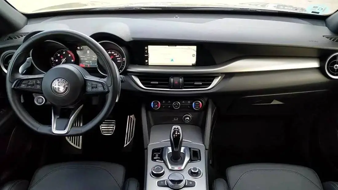 Alfa Romeo Stelvio 2.2 turbo AWD Veloce interior