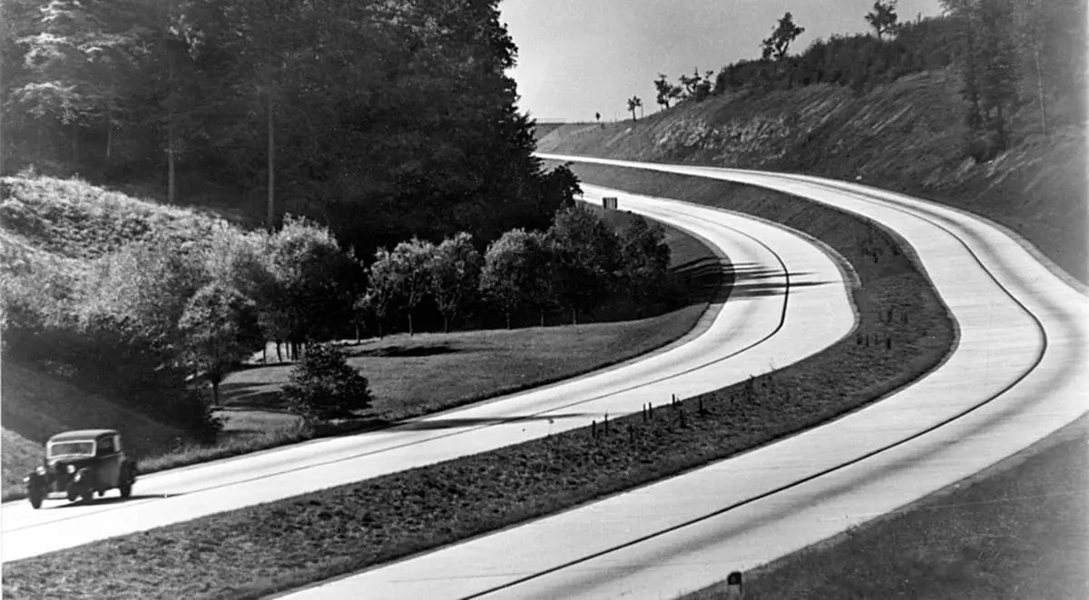 The birth of the highways / 1932