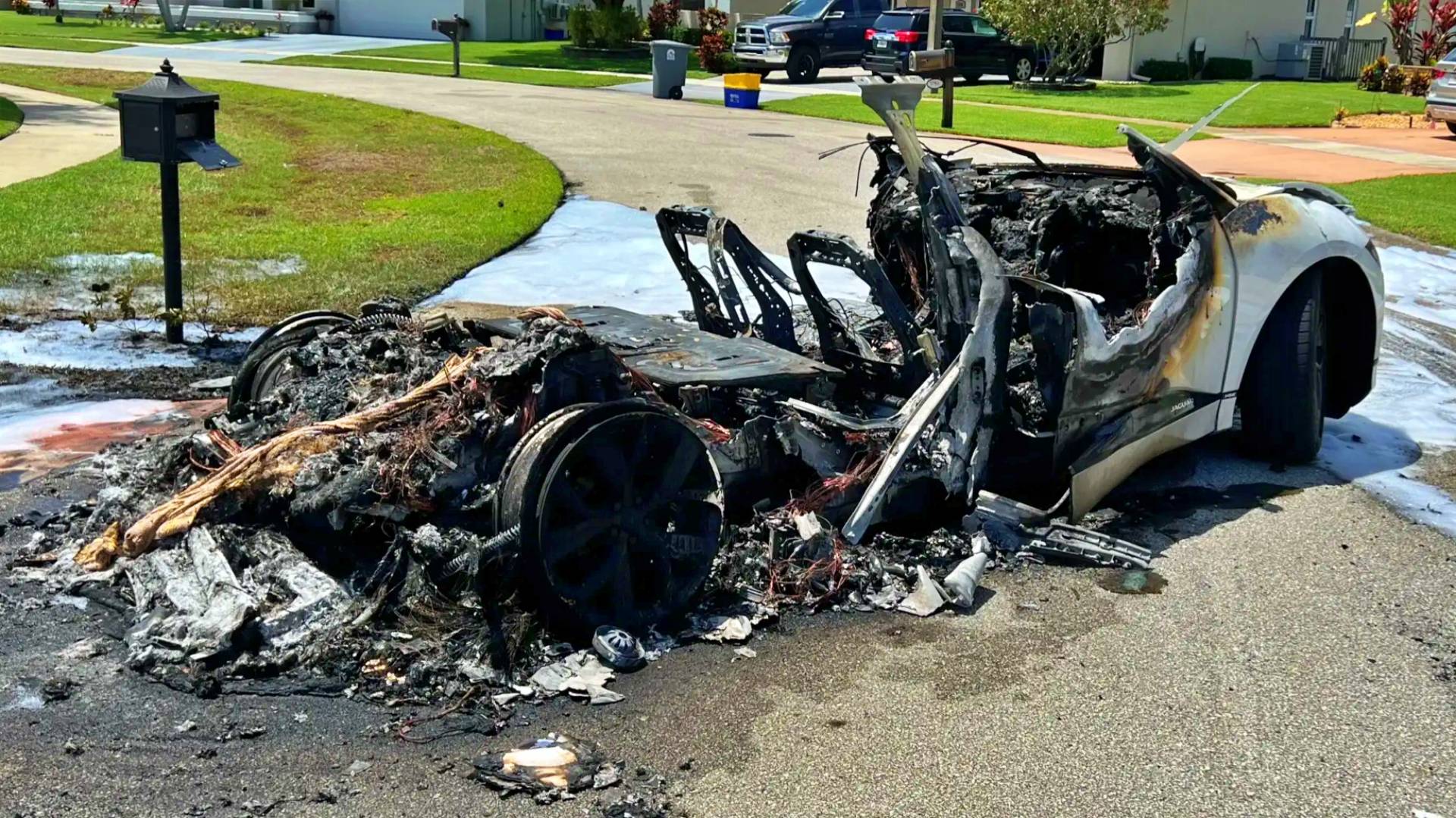 Jaguar I-Pace caught fire