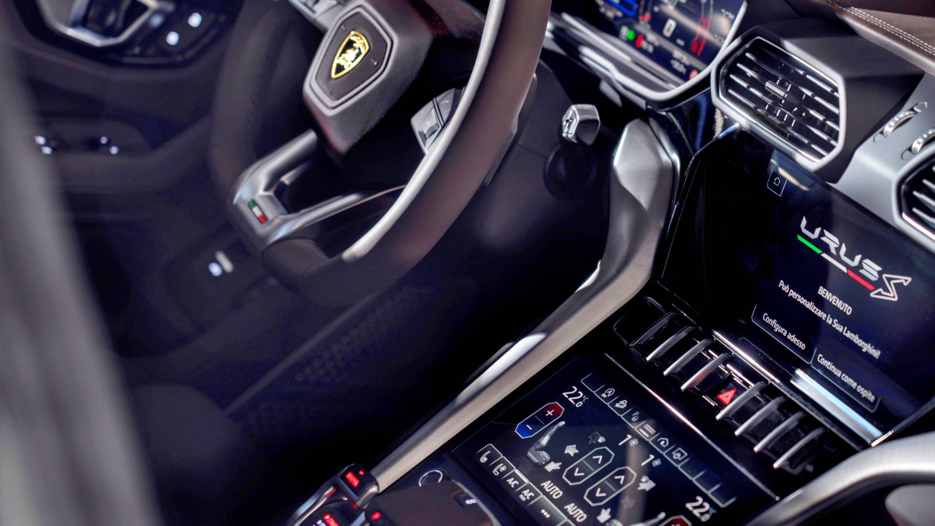 Lamborghini Urus S interior